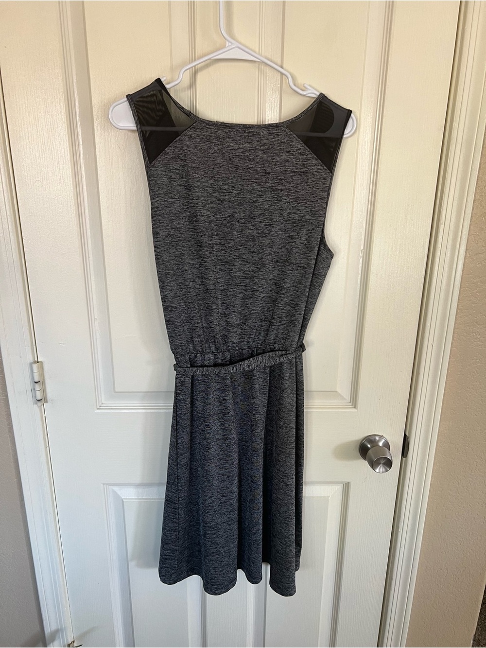 Athleta Gray Space Dye Sleeveless Tie Waist Dress Mesh Shoulder Size Large - Picture 9 of 9